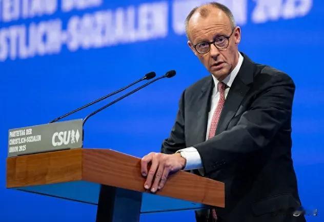 德国总理默茨12月13日在慕尼黑的德国联盟党（基民盟）党代会上发表讲话。他批评俄