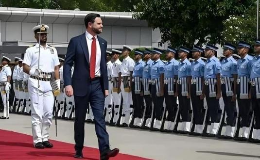 极有可能万斯会当上总统！如果万斯当上总统！对全世界都不是什么好事！因为万斯年轻！