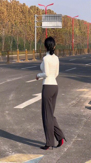 独独喜欢先秦淑女步，优雅不失妩媚[得意]