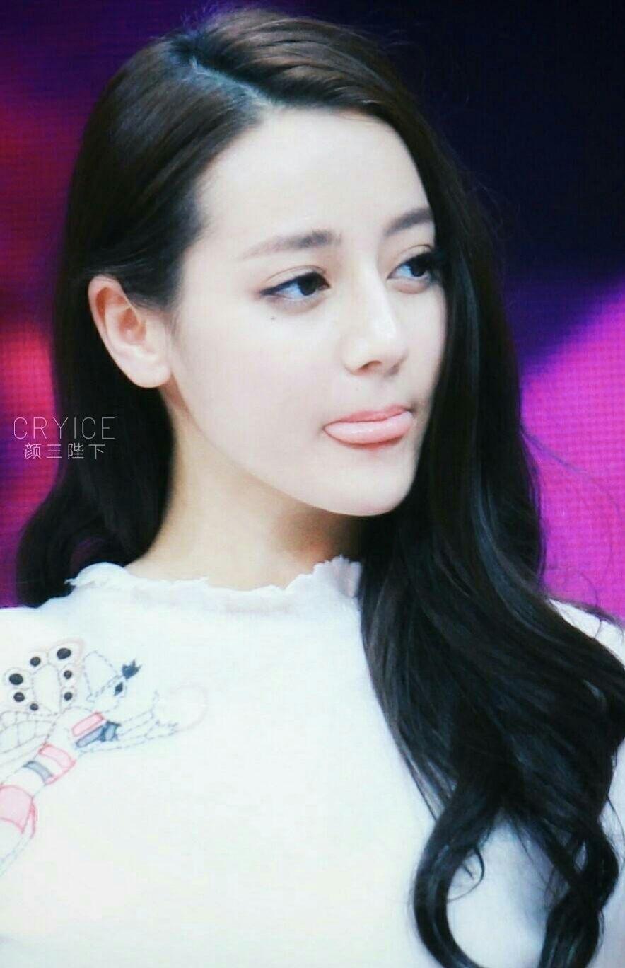 可爱调皮吐舌头的热巴…太爱了[飞吻]