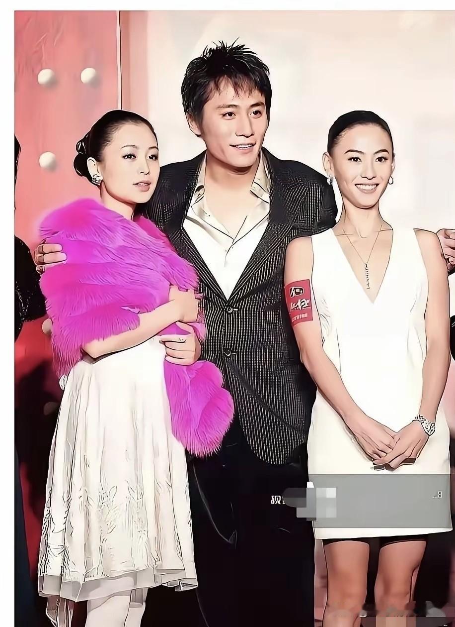 看刘烨和女明星合影的笑容里就可以看出来，跟大美女级别的明星合影时脸上都笑开了花，