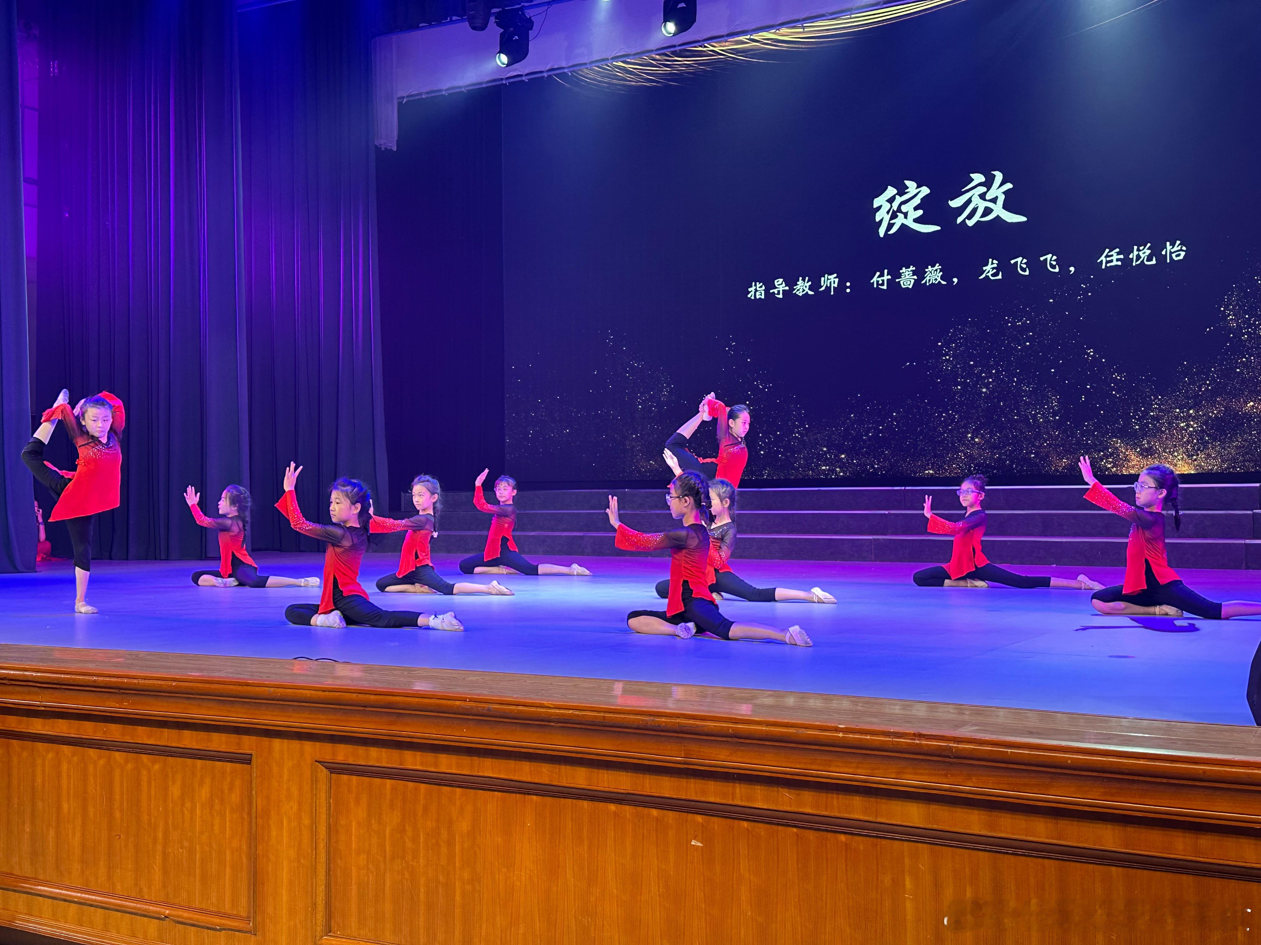 【锦州舞墨艺术学校十三周年庆祝演出召开】近日，锦州舞墨艺术学校在渤海大学音乐厅，