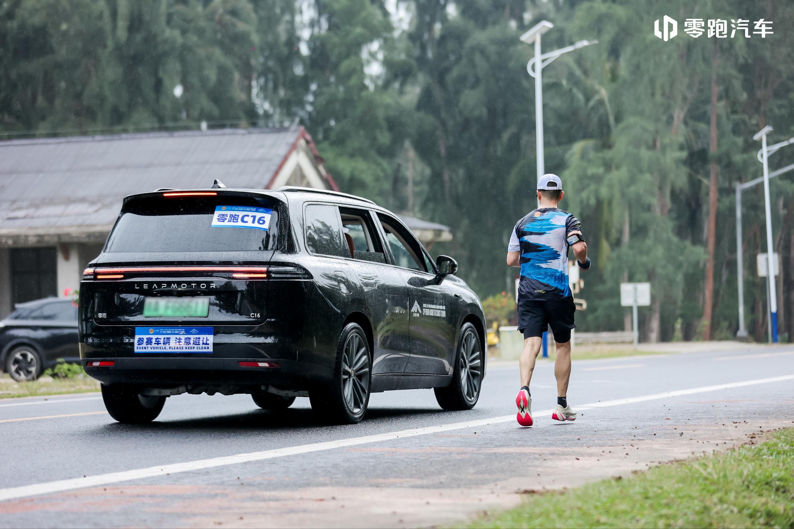 凌晨四点起跑，从黑夜到白天，历经142.7km越山向海人车接力赛，征服蜿蜒的赛道