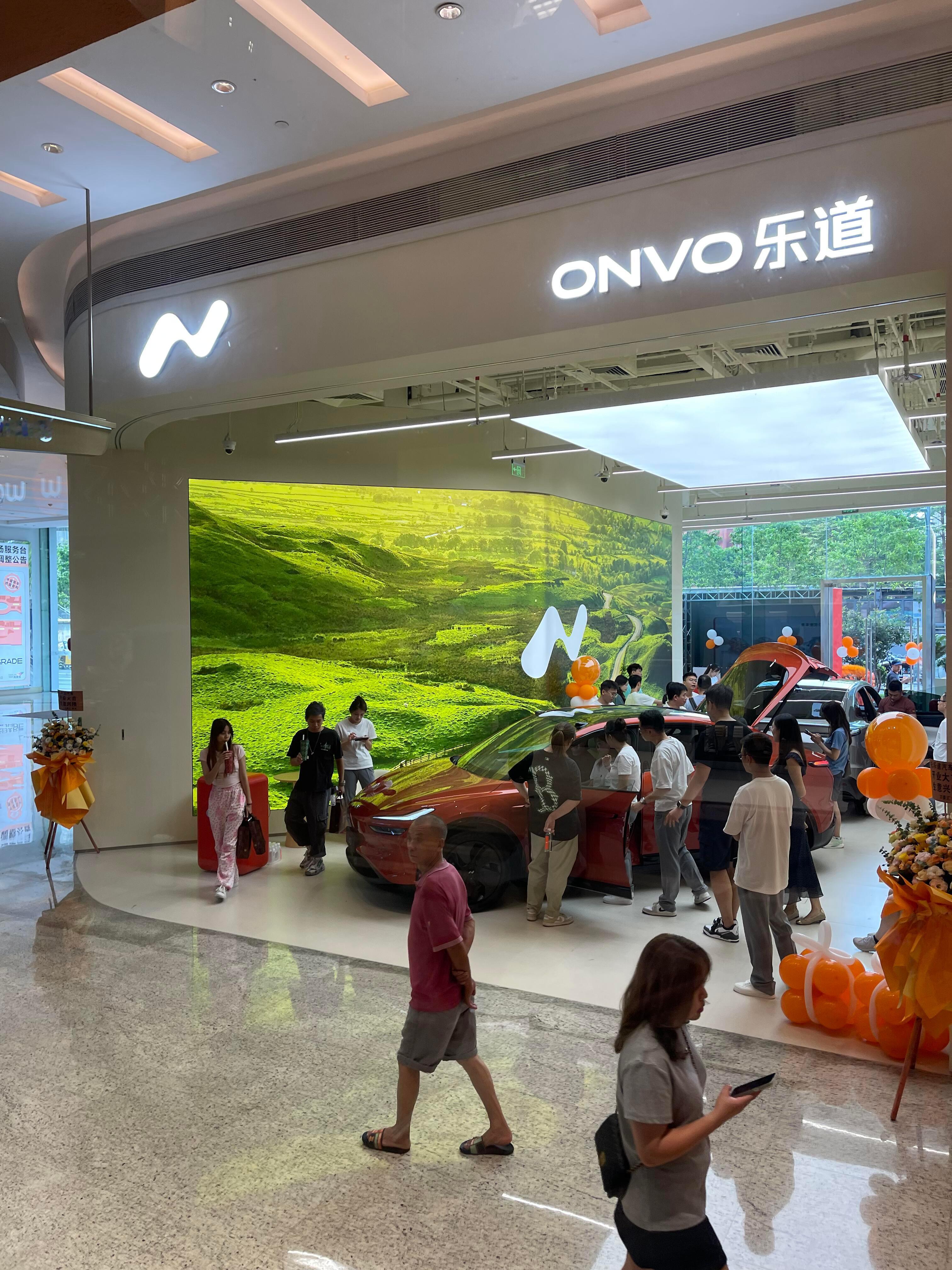 乐道把换电的价格拉低到14.99万，像不像几年前比亚迪秦PLUS DM-i把插混