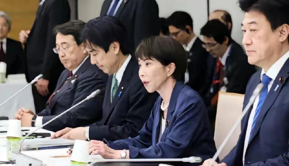 日本主动喊话中国
 
近日，日本首相高市早苗透露，计划在5月上旬对外进行一次小型