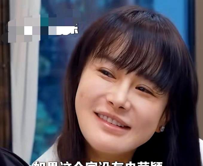 背债整整两个亿！
要是换作普通人，估计早就大难临头各自飞了，但冉莹颖的回答却让所