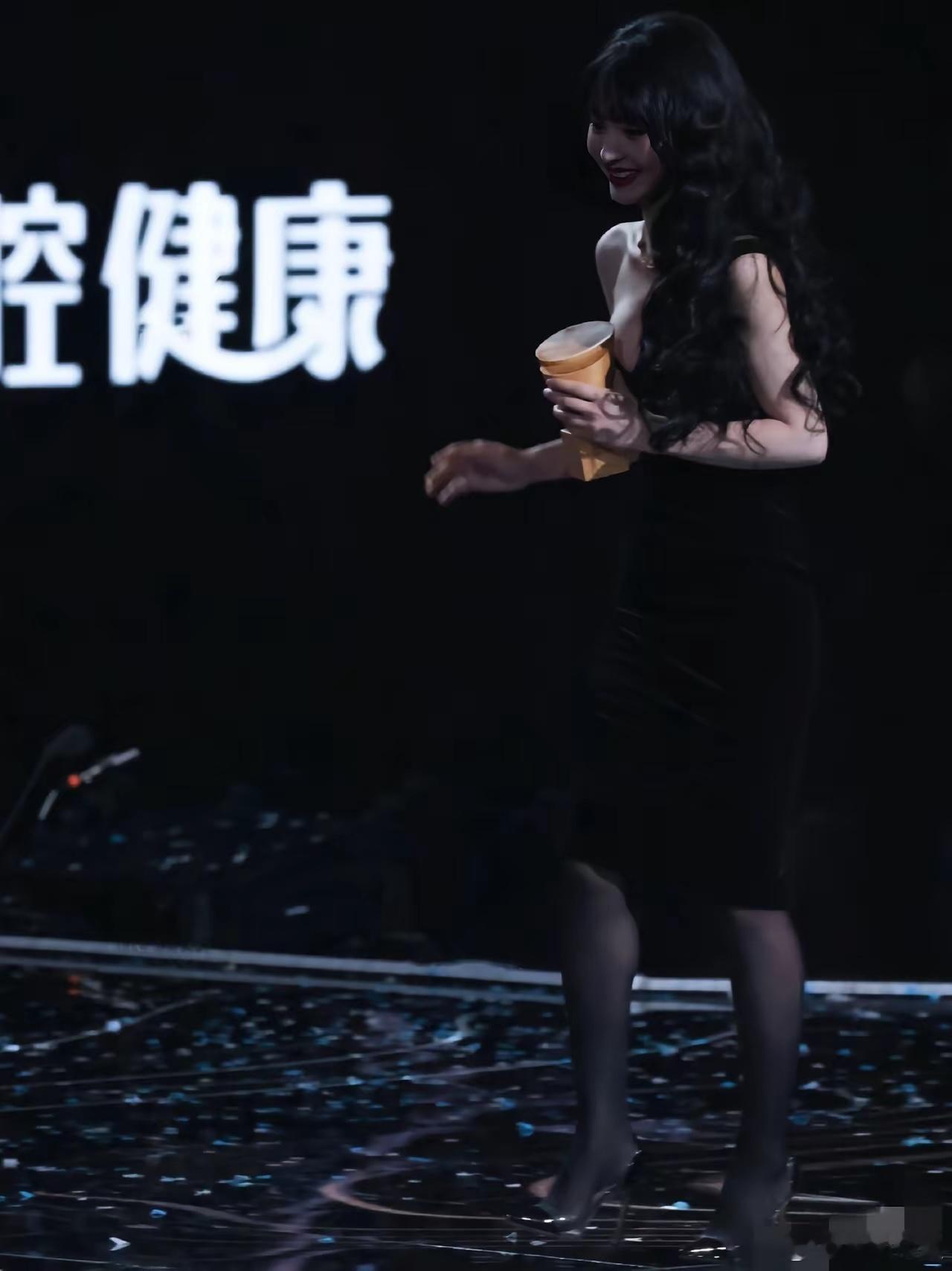 田曦薇这身材也太好了吧！田曦薇