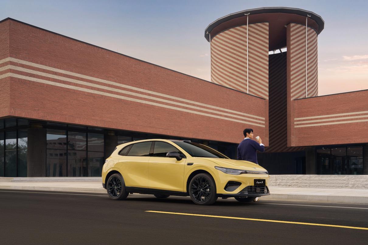 花一样的钱，能买到轿跑造型和更高的配置？零跑Lafa5这是要卖爆了的节奏啊。 