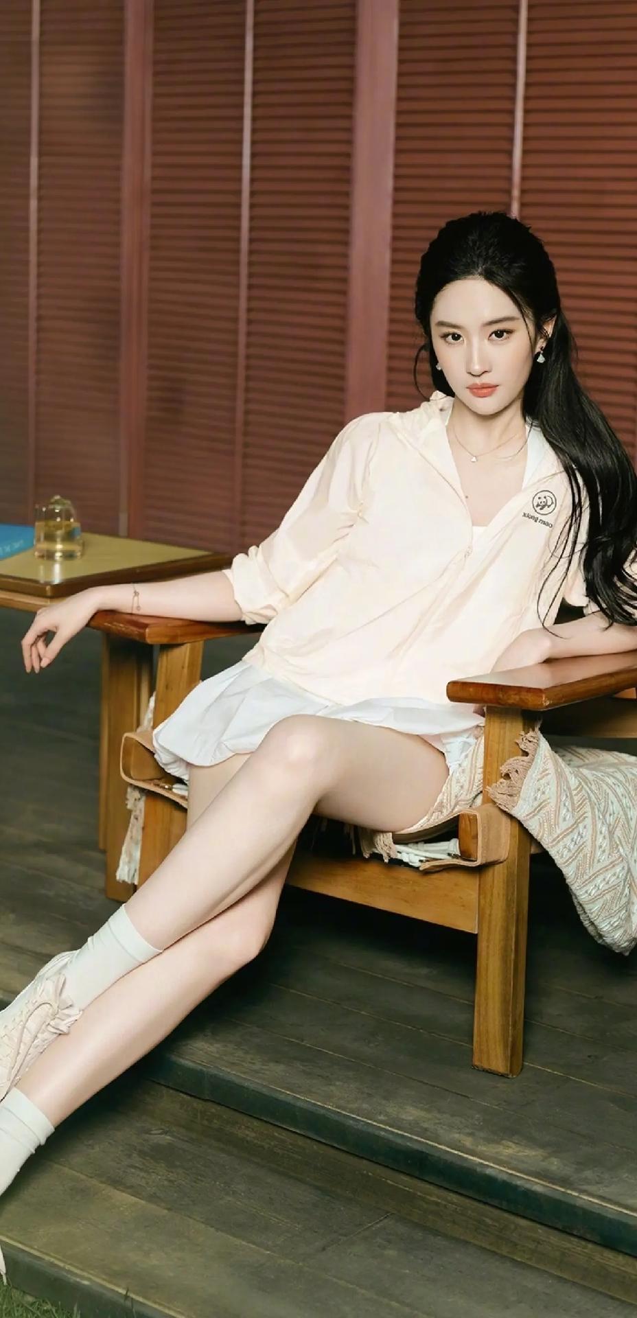 娱乐圈美女明星多如牛毛，各具特色，但是拥有超长美腿的不多，下面推荐标杆女星，你能
