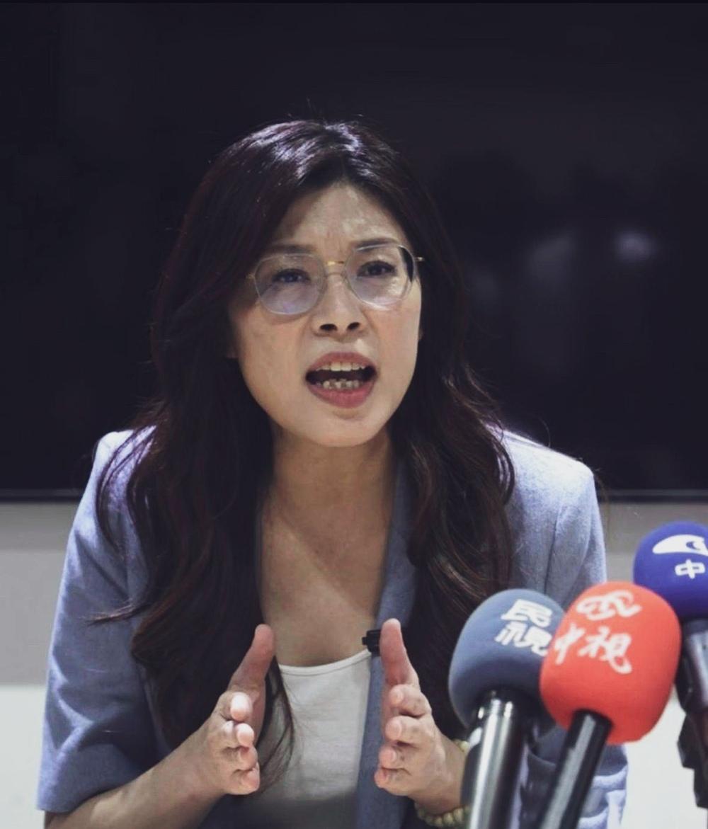 郑丽文终于对卢秀燕访美越界事件发声了！一句“国民党不是一言堂”，清清楚楚划清了党