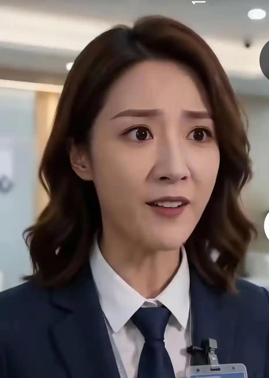 本是富豪仍捞钱，
吃相难看讨人嫌。
不是歌手非要唱，
不知什么人喜欢。
影响很坏