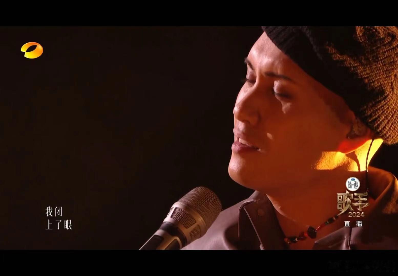 #歌手直播##黄宣正常唱歌 好听# 被一个光头帅哭了[苦涩][苦涩]黄宣《思念》