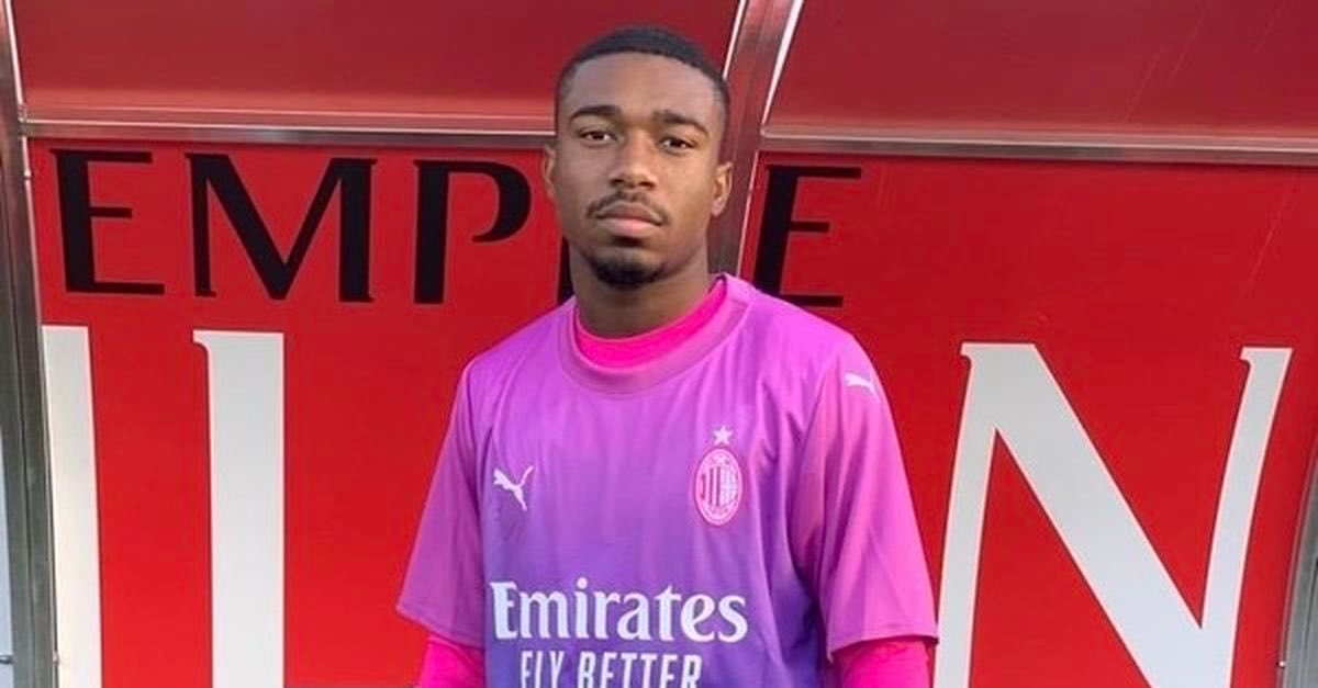 AC米兰 丹泽尔·西多夫今天代表米兰未来队完成了他的职业生涯首秀。他是克拉伦斯·