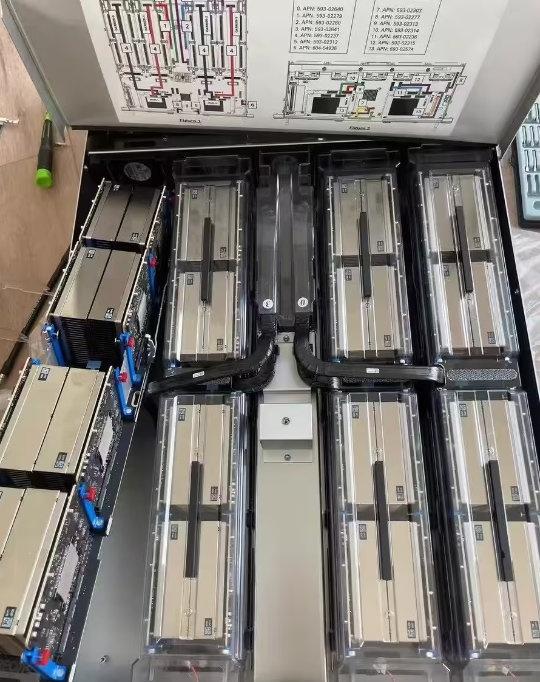 【苹果AI服务器内部结构首次曝光：M5 系列芯片、2U 机架，Mac Studi