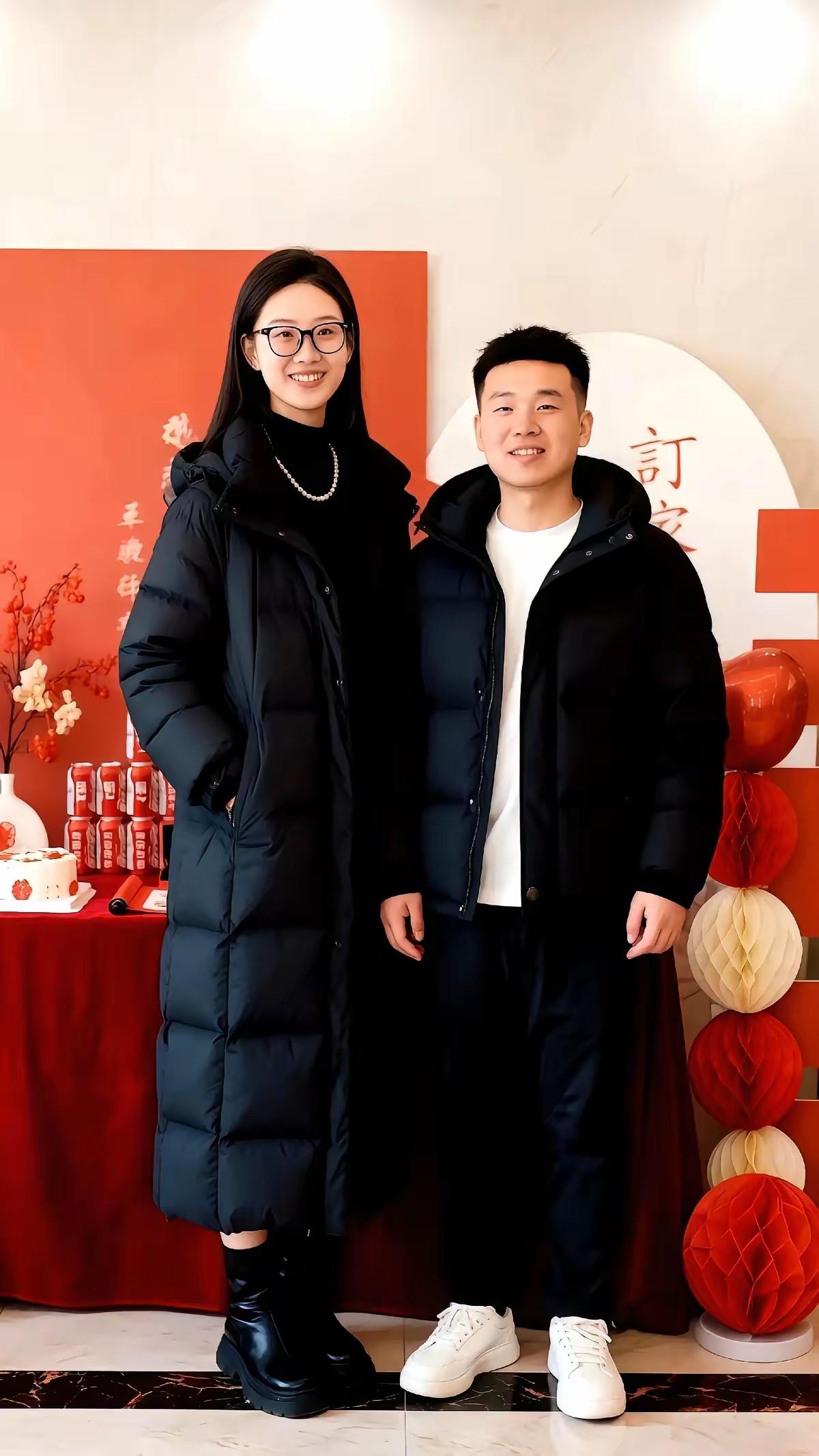 昨晚的热搜被一对学霸情侣刷屏了！ ​女方是北大生命科学博士，男方是哈工大机器人方