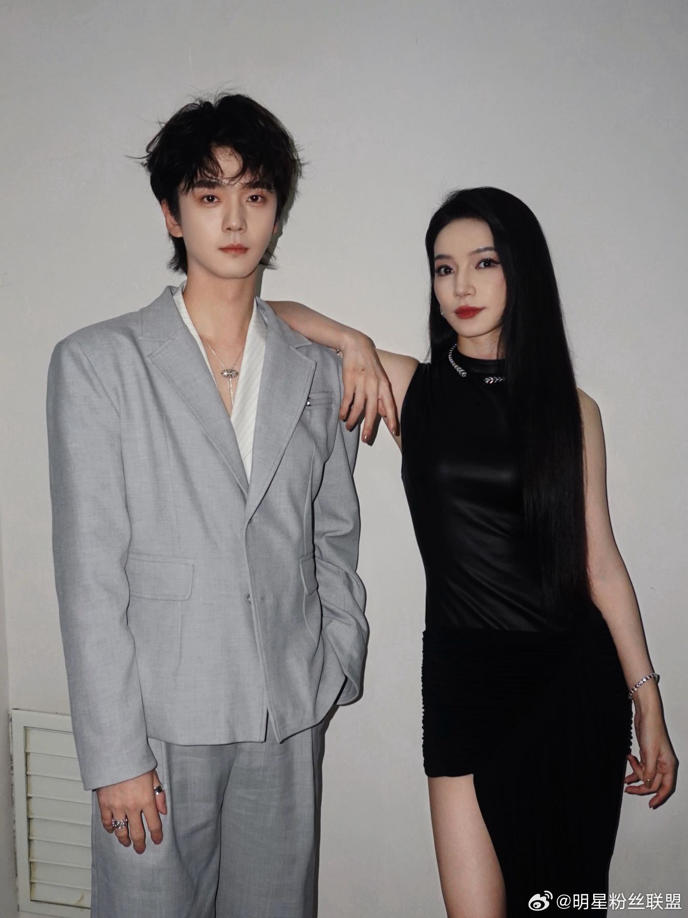 张宸逍发长文安利代斯 姐弟组让我嗑到了，代斯乘风2026初舞台表演亮眼，合作过《