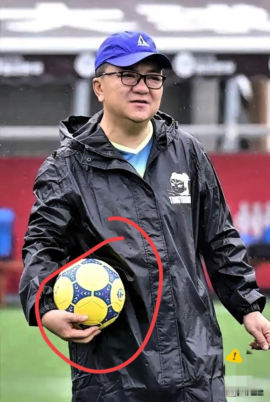 还是白岩松敢说！中国足球小将夺冠后，白岩松针对董路的这段独白，真的是发自肺腑啊。