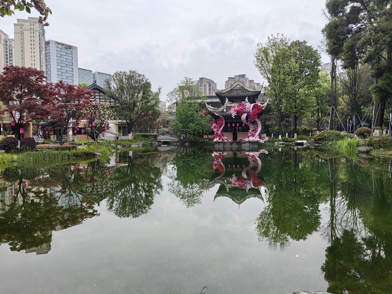 湖光山色，五月春正浓。
