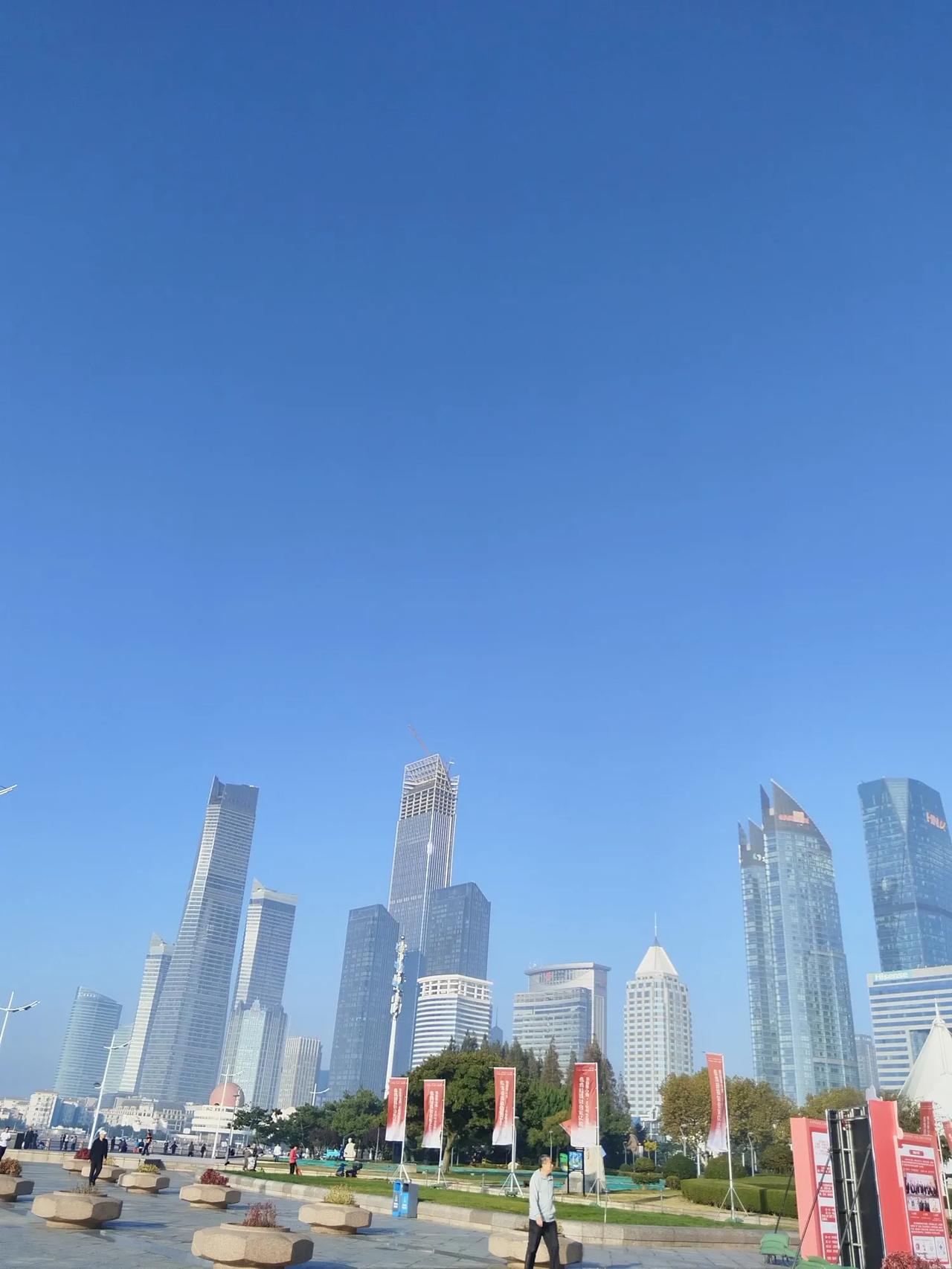 今天的天空碧空如洗，美不胜收