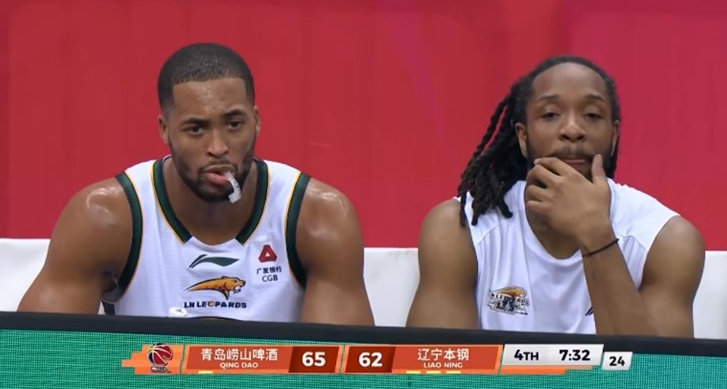 乌戈这场的用人有让人看不懂的地方，当莫兰德被罚下场，青岛队米奇罚篮，乌戈居然不用