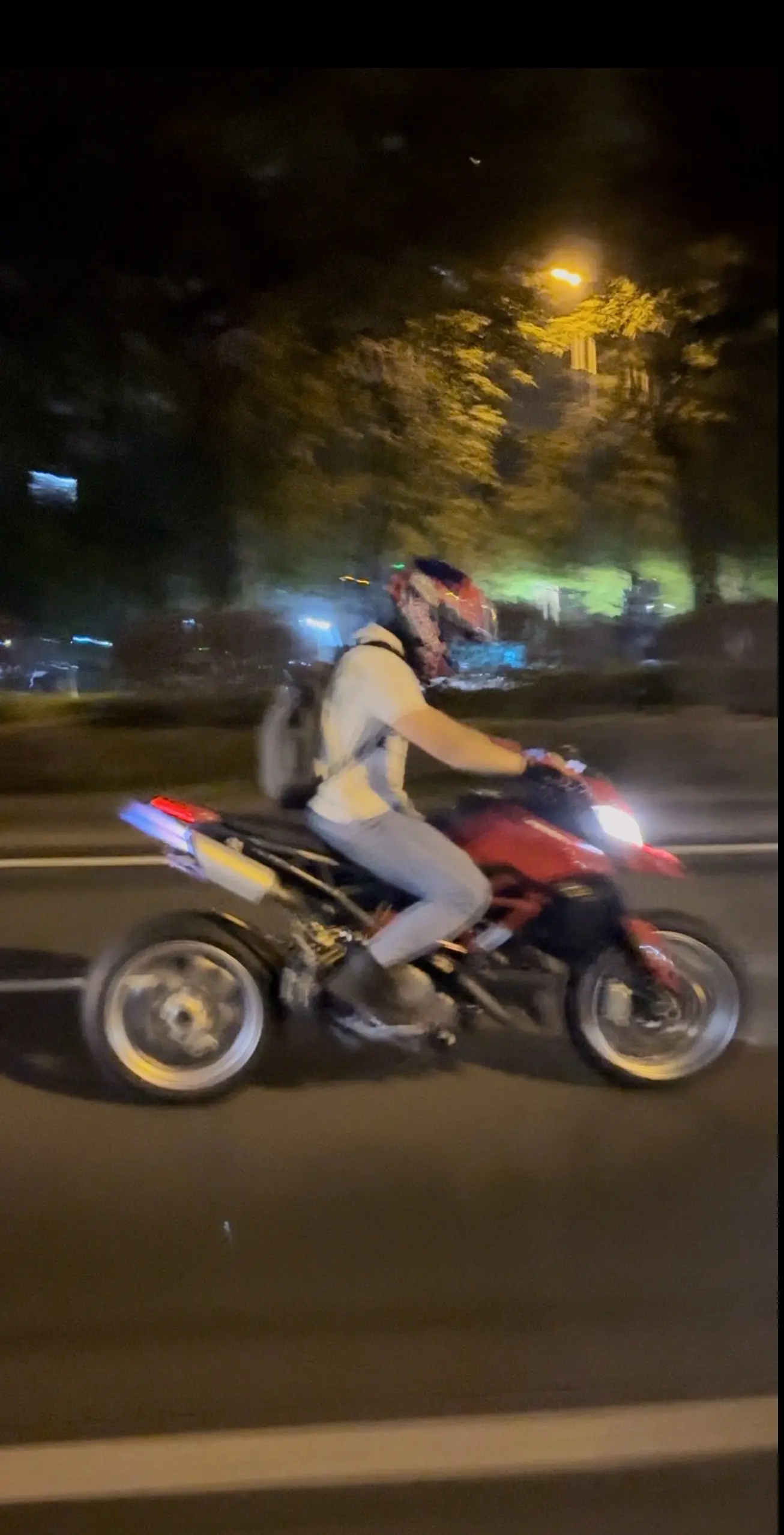 我们不能一直做正确的选择，偶尔也有做一些喜欢的选择。