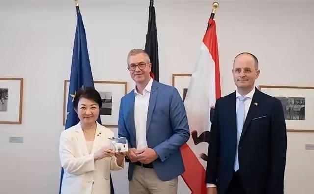 坚守一中立场，德国用行动击碎"台独"幻想 卢秀燕赴德妄图宣扬分裂言论，试图谋求外