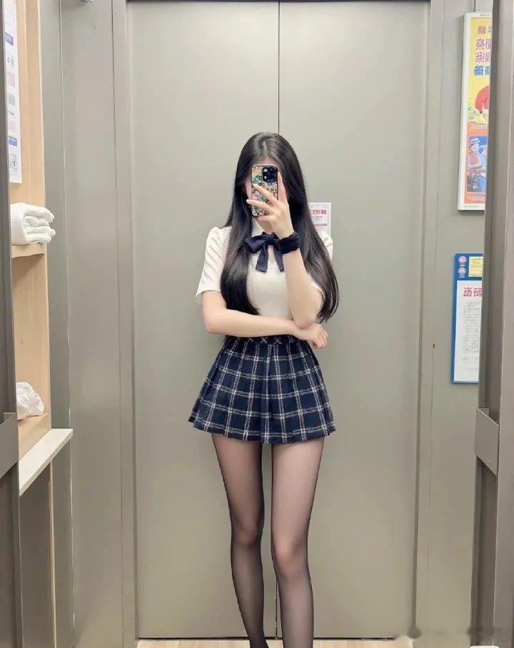 一枝红杏出墙来了 裙子好看，还是裤子好看 