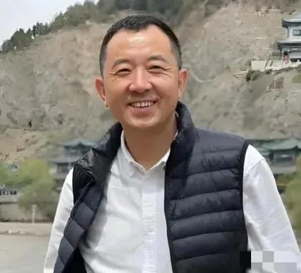 “你给老子滚！你只是个县委书记，你约老子十次，老子见你一次，就是给你脸！”这一句