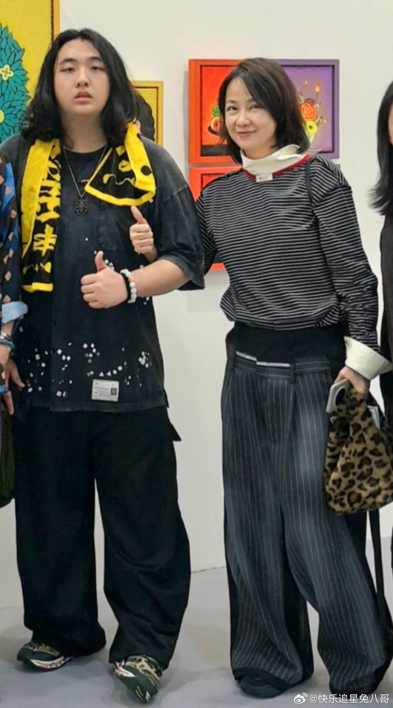 17岁费曼长这么高了费曼妈妈近照 17岁费曼长这么高了，妈妈王丽萍皮肤白皙气质优