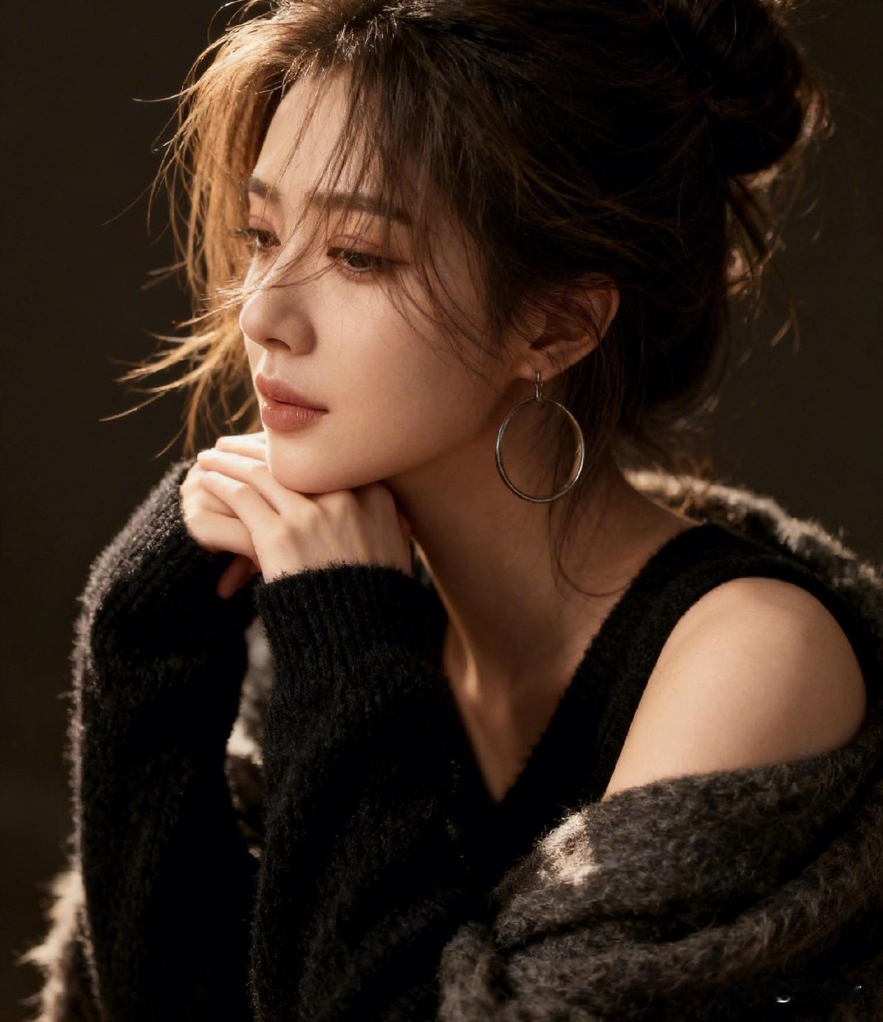 存储阳光，必有远芳；
心中有暖，又何惧人生荒凉。
 
日子再难，
也别丢了心里的