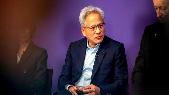 老黄（黄仁勋）在英国说，AI竞赛，最后赢的是咱们。
听着是夸你，但你咂摸一下这味