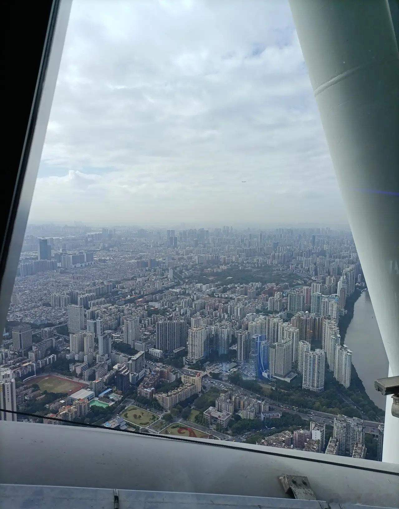 海南板块集体“蹦迪”涨停潮！想起雄安往事，老股民默默捂紧钱包😂今天的海南板块直