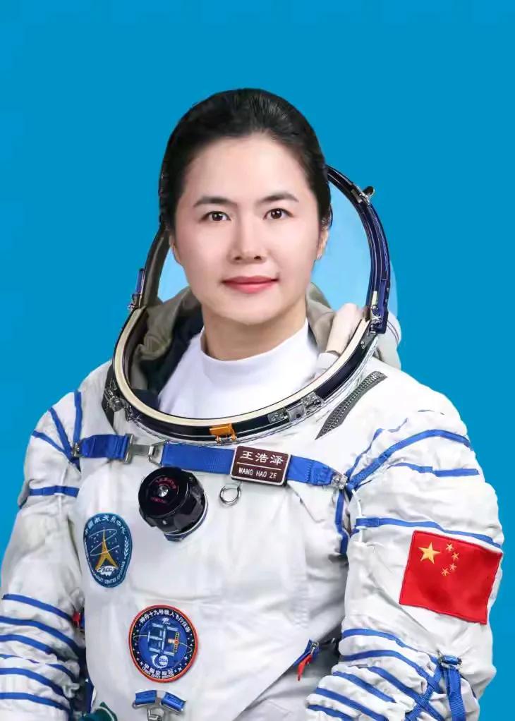 王浩泽，神十九航天员，妥妥的90后，她是继刘洋、王亚平后的第三位女航天员，是首位