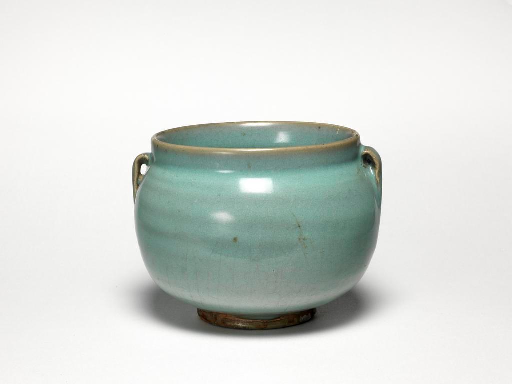 英国剑桥大学菲茨威廉博物馆收藏的宋代钧窑青瓷罐... 里面釉没挂满啊.. 