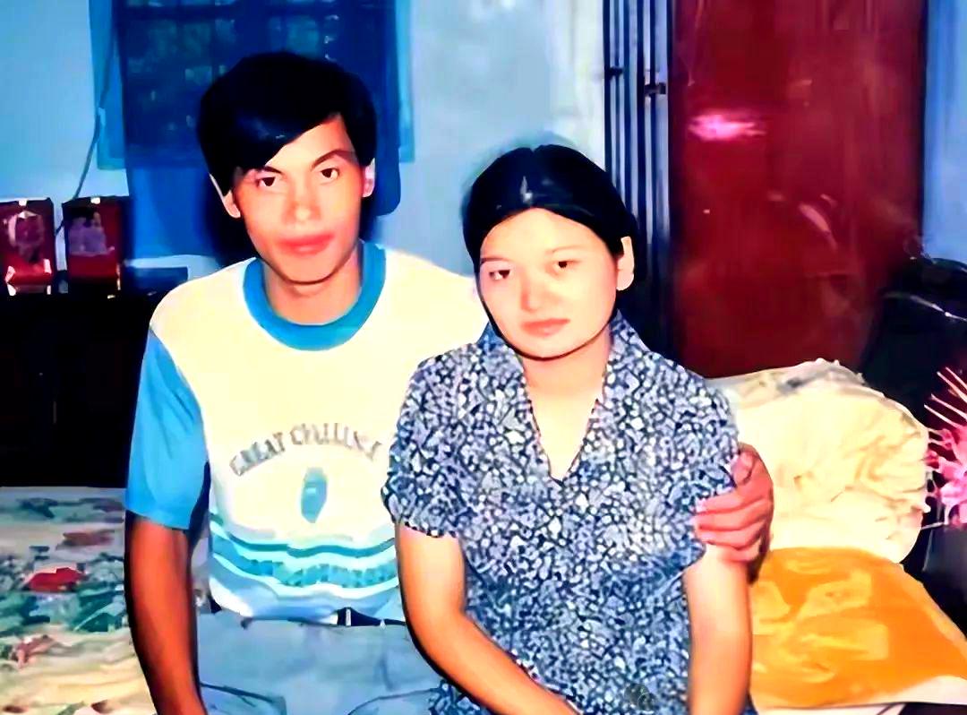全村嘲笑二十年的懒汉，被妻子独自养大成画家，结局太治愈
 
1999年，湖北仙桃