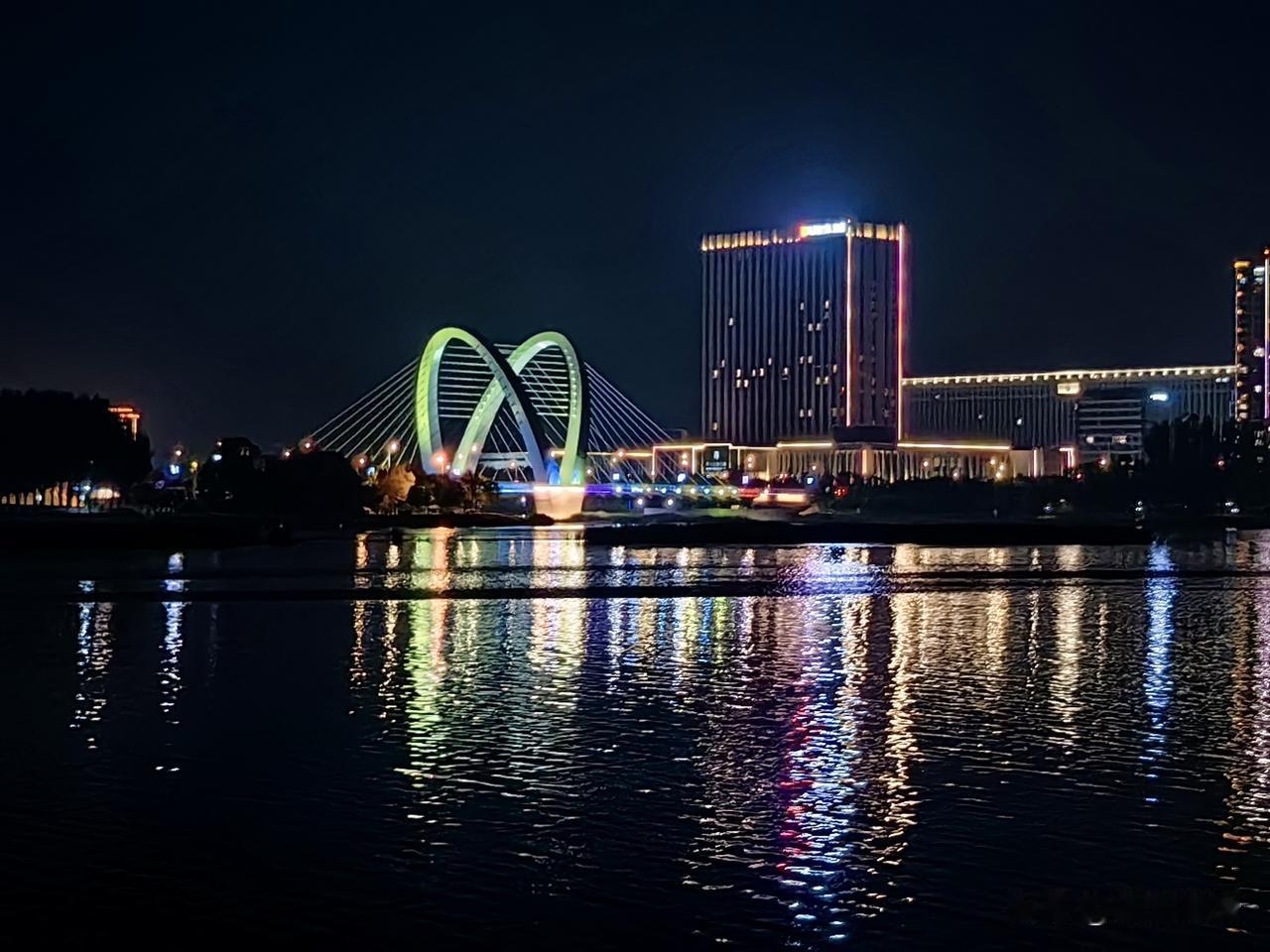 如果中国国足与佛得角国足对决，谁会是赢家？近日，佛得角大使接受记者采访时，公开感