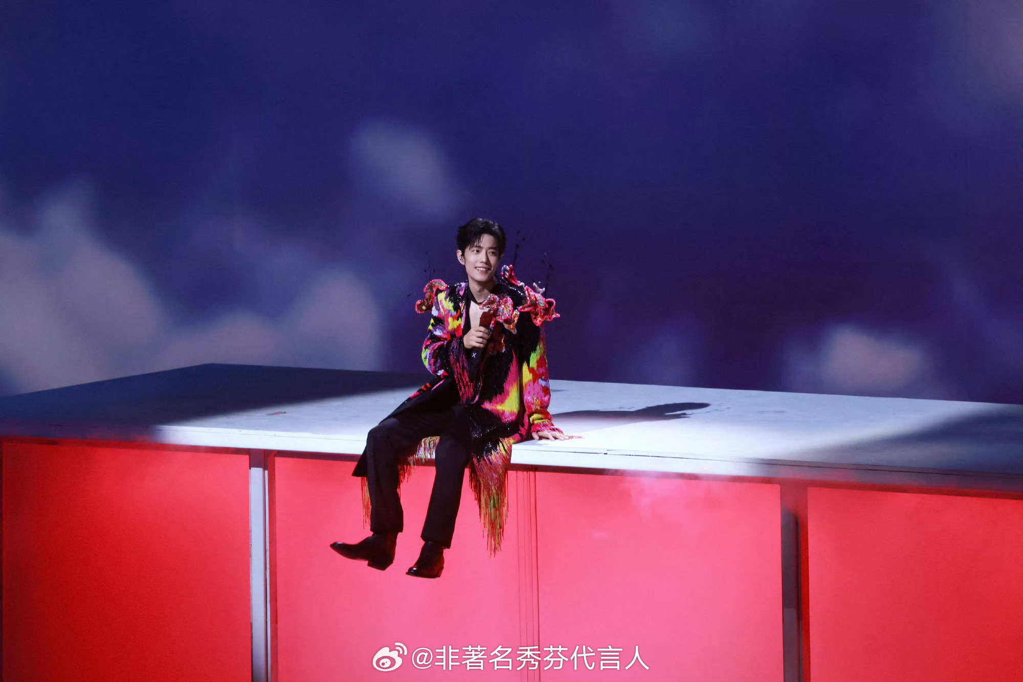 肖战上海演唱会抢票没开始的时候想看人数还是300多万，临到抢票时突然就400多万