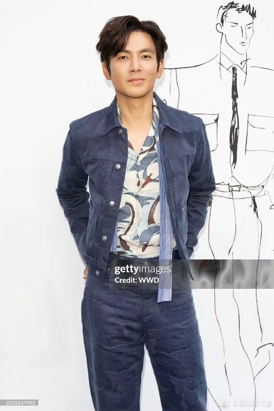 钟汉良亮相米兰时装周Paul Smith2026秋冬系列发布会现场！时尚型男钟汉