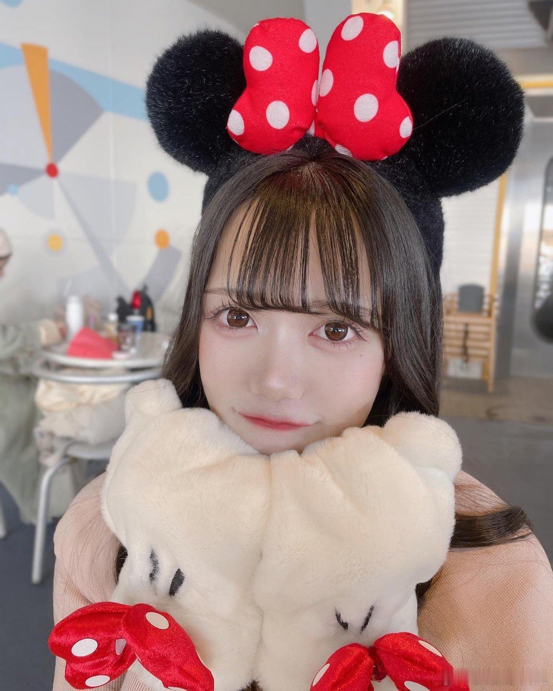 👧🏻❤️ 