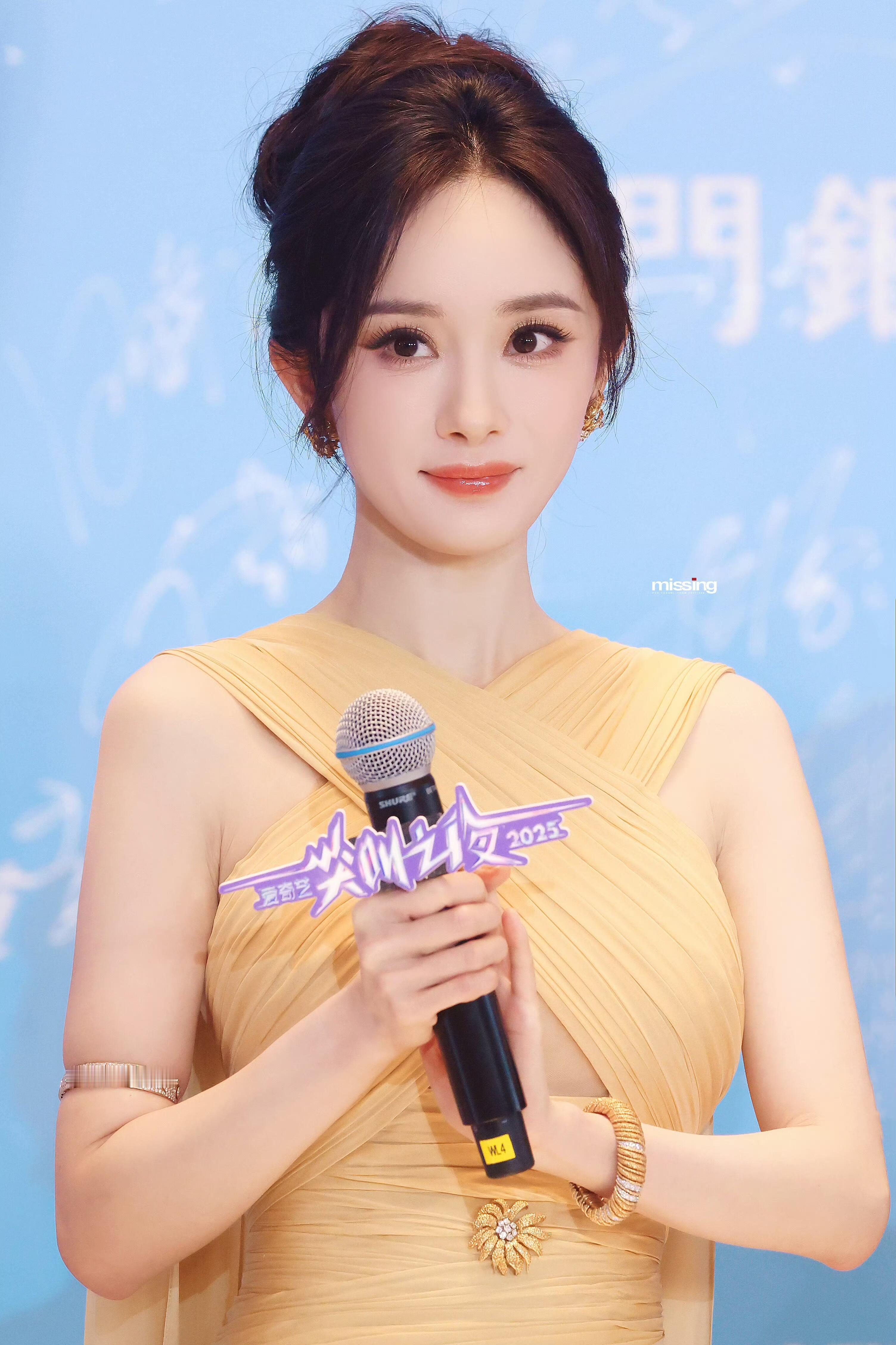 杨幂今晚美疯了杨幂红毯生图来了！状态超好～ 