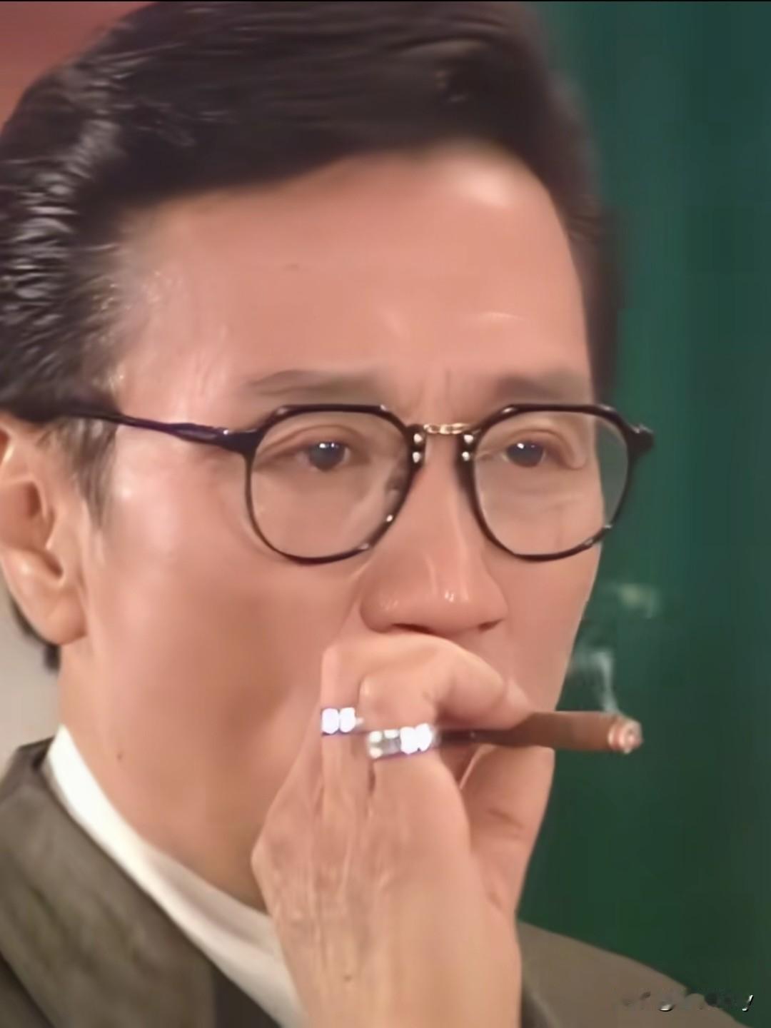 谢贤走了，素来孤僻寡言的周星驰，居然开口了。
那个从小被妈担心自闭症、圈内喊他“