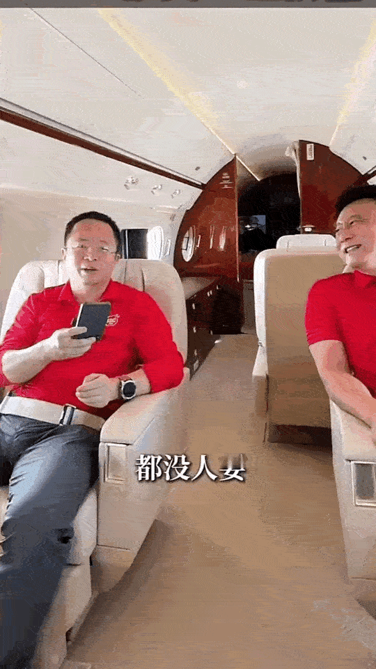 苹果完了，被当作垃圾一样的扔掉了。老周此举让苹果粉丝大为不满，他们纷纷指责老周，