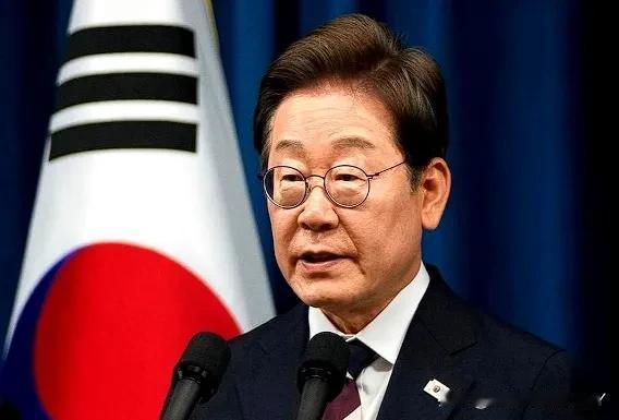 三字炸穿韩国政坛！李在明一句 “卖国贼”，全网瞬间炸锅。

 
最近的韩国政坛，