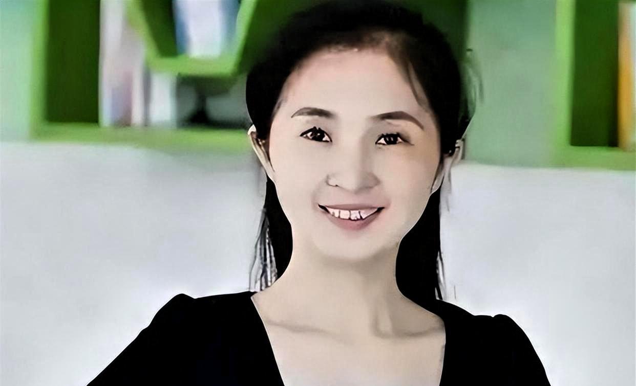 曾经红遍教育圈的“最美旗袍校长”胡红梅，凭借优雅形象与众多重磅荣誉，成为国内儿童