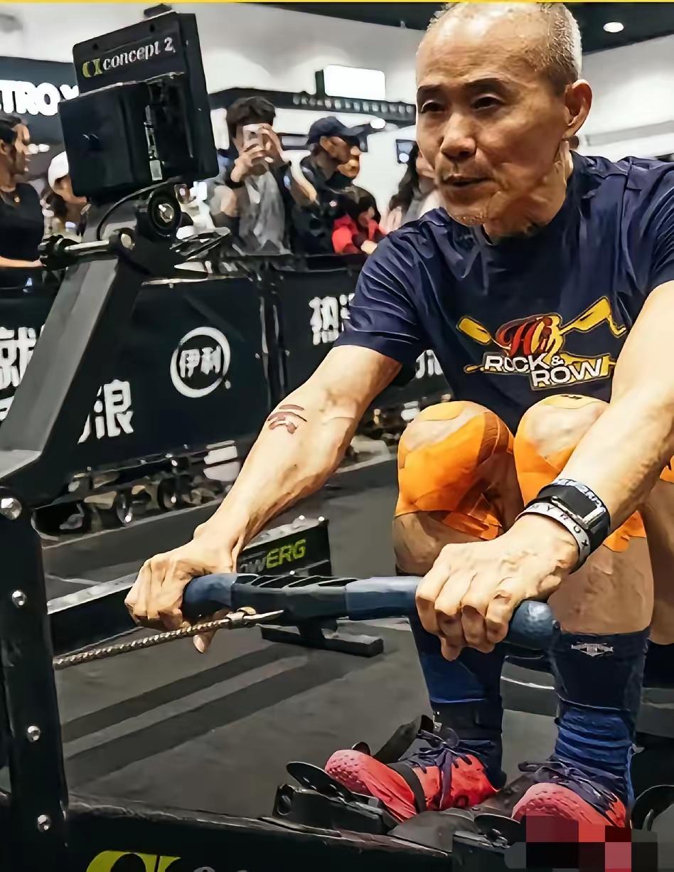 王石，冲上热搜！

3月23日，许久没有消息的王石，突然冲上热搜，不是因为小娇妻