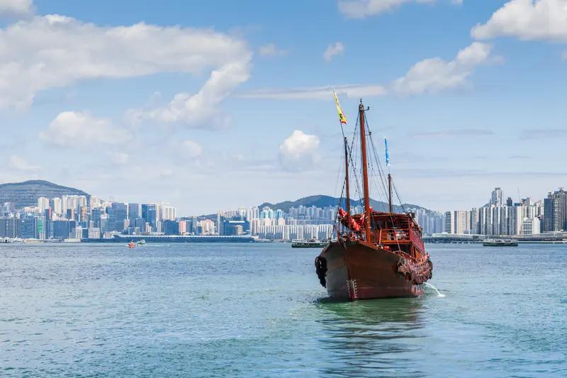 常在河边走，并且有理有责的话，当然会发现河里的船其实还没有我们人步行走的快，有这