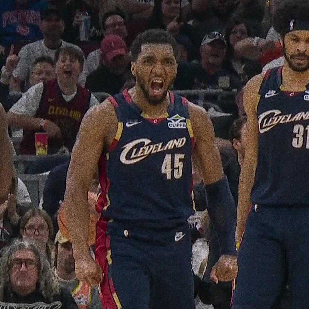 上半场4分（1/8）下半场39分（12/18）米切尔的极限触底反弹，平了NBA季