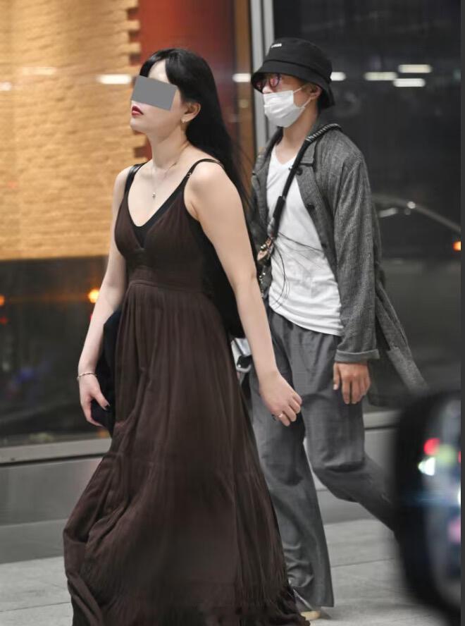 村上信五被拍后反而下定决心结婚 村上信五曾被拍与妻子同游冲绳北海道 14日，5人