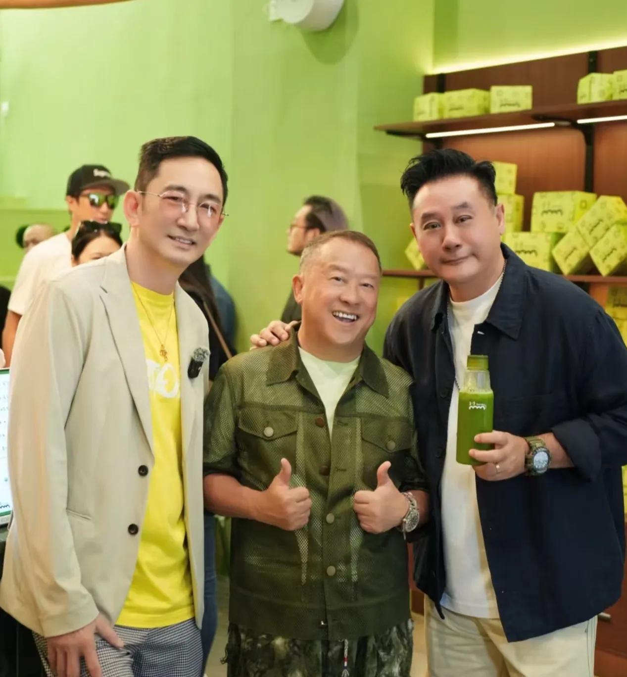 曾志伟佛山面包店开业！好友梁朝伟张学友送花篮，当天十几元面包卖到爆 