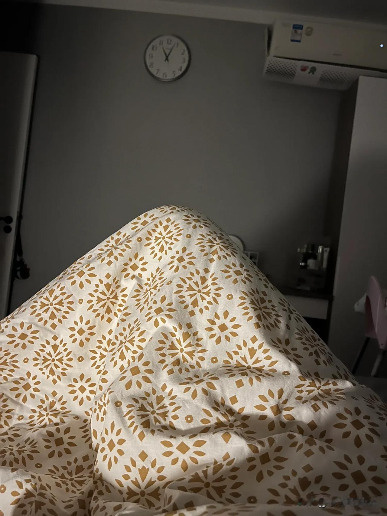 便宜没好货呀，宜家这个被罩让我体验了一把盖到身上就跟盖了柴火一样的感觉

刺刺拉